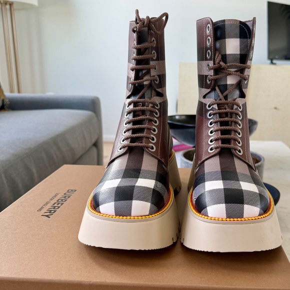 BURBERRY Mason Check Platform Canvas Ankle Boots, 11US/41EU, NWB - Picture 2 of 11